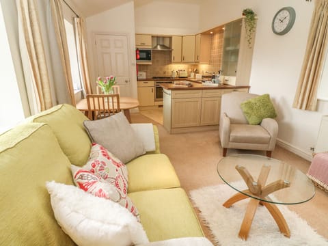 Cottage | Living area | TV