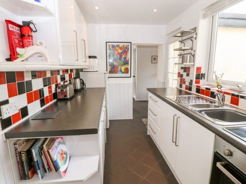 Cottage | Private kitchen | Cookware/dishes/utensils