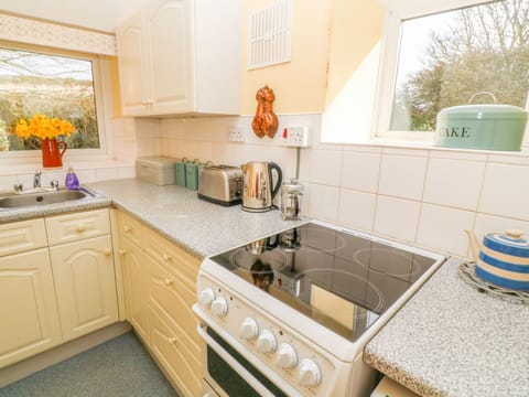 Cottage | Private kitchen | Cookware/dishes/utensils