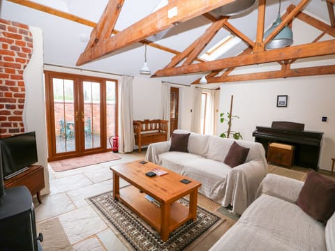 Cottage | Living area | TV