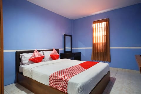 Standard Double Room | Desk, WiFi (free), bed sheets