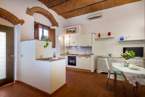 Comfort Apartment | Living area | Flat-screen TV