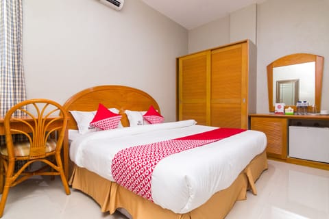 Standard Double Room | Desk, WiFi (free), bed sheets