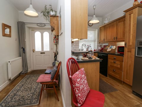 Microwave, stovetop, dishwasher, cookware/dishes/utensils