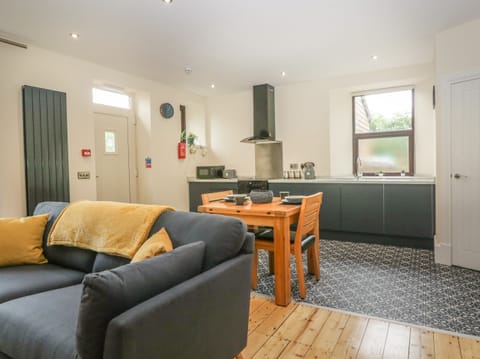 Cottage | Living room | Flat-screen TV