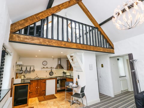 Cottage | Private kitchen | Fridge, microwave, stovetop, electric kettle