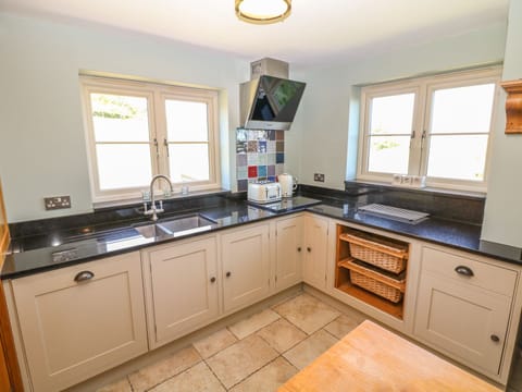 Cottage | Private kitchen | Cookware/dishes/utensils