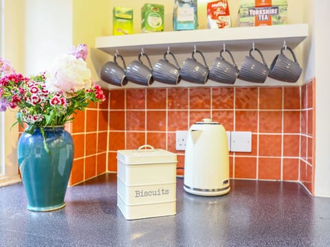 Cottage | 3 bedrooms, individually decorated, individually furnished, free WiFi