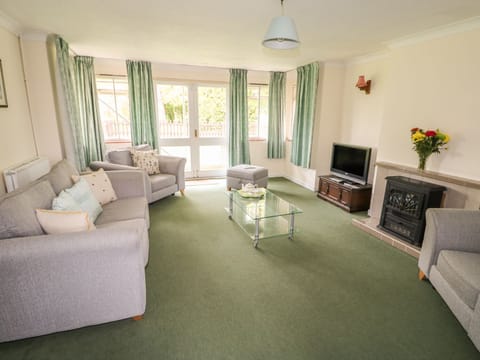 Cottage | Living room | Fireplace