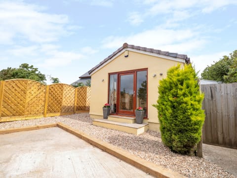 Cottage | Property grounds