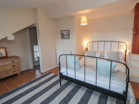Cottage | 3 bedrooms, individually decorated, individually furnished, free WiFi