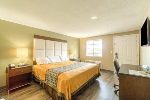 Room, 1 King Bed, Non Smoking | Desk, iron/ironing board, free WiFi, bed sheets