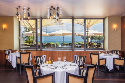 Breakfast, lunch, dinner served; Italian cuisine 