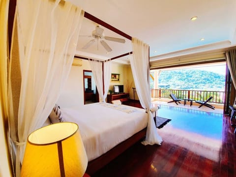 Deluxe Room with Pool View | 1 bedroom, blackout drapes, iron/ironing board, free WiFi
