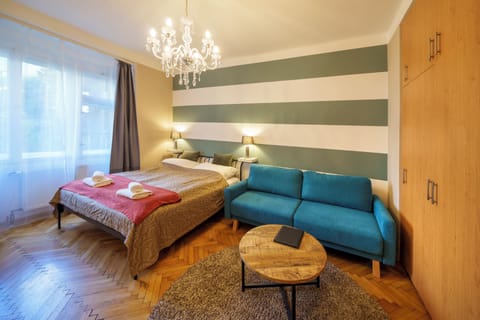 Deluxe Apartment | 1 bedroom, in-room safe, individually furnished, desk