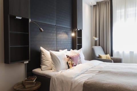 Standard Double Room, 1 Queen Bed, Non Smoking | Hypo-allergenic bedding, down comforters, in-room safe, soundproofing