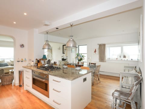 Cottage | Private kitchen | Fridge, microwave, oven, dishwasher