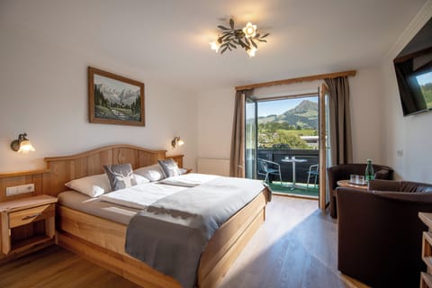 Premium bedding, pillowtop beds, in-room safe, individually decorated