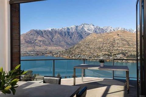 Private  3 Bedroom House | Balcony