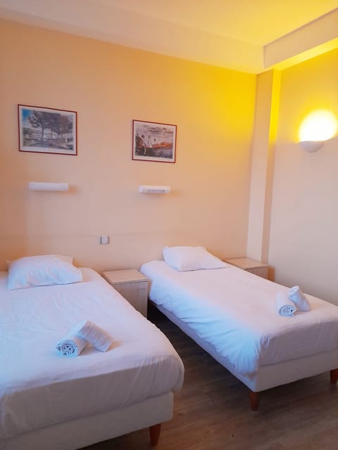 Twin Room (no TV) | Desk, laptop workspace, free WiFi, bed sheets