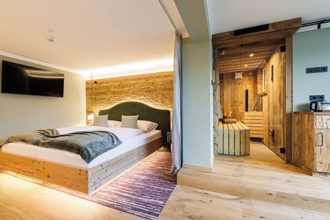 Luxury Double Room, Sauna, Garden View | Hypo-allergenic bedding, in-room safe, desk, iron/ironing board