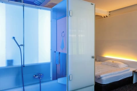 Double Room Single Use Kubus | Minibar, desk, blackout drapes, iron/ironing board