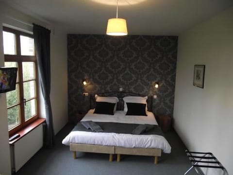 In-room safe, desk, free WiFi, bed sheets