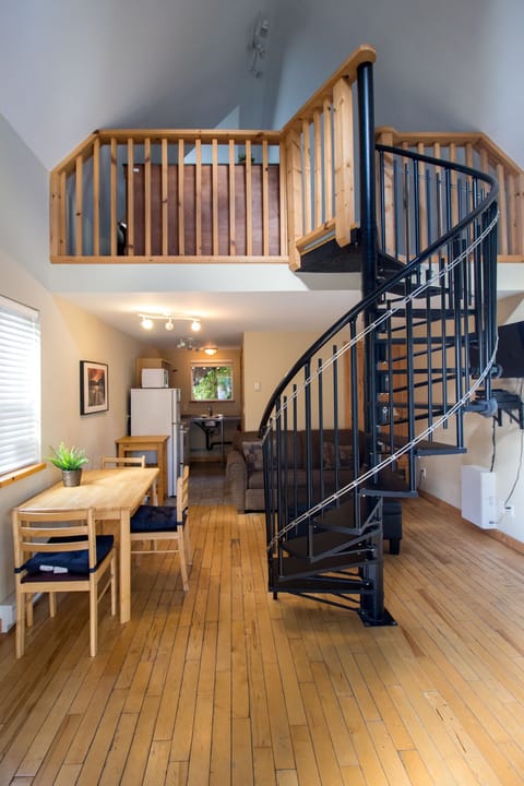 1 bedroom Cottage F | Living area | 24-inch TV with cable channels, DVD player