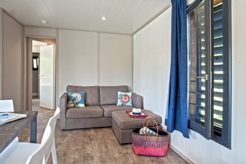 Chalet Natura T4 | Living area | 50-cm flat-screen TV with digital channels, TV