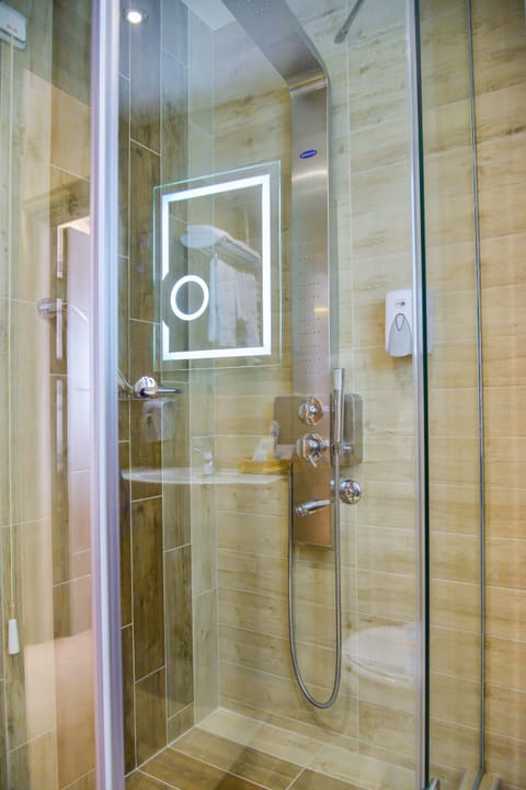 Shower, hair dryer, bathrobes, slippers