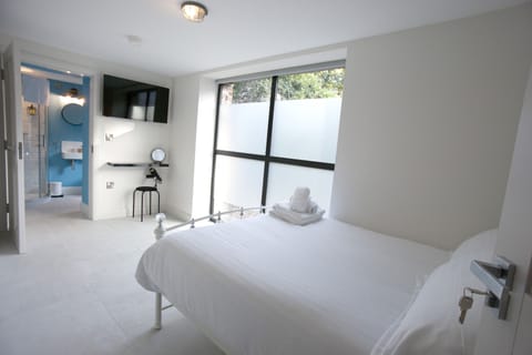 4 bedrooms, Frette Italian sheets, premium bedding, Select Comfort beds