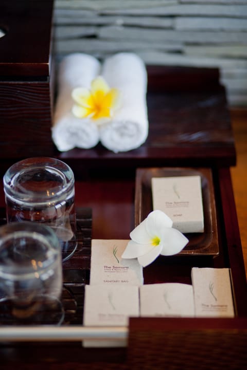 Deluxe Room, 1 King Bed | Bathroom amenities | Free toiletries, hair dryer, bathrobes, slippers