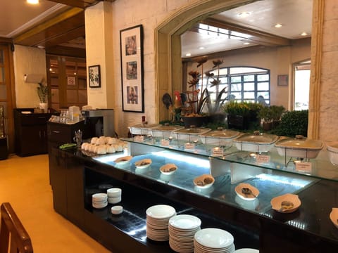 Daily buffet breakfast for a fee