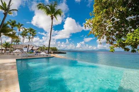 2 outdoor pools
