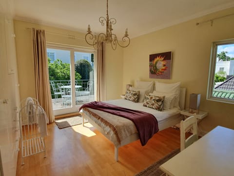 Queen Room | Premium bedding, Tempur-Pedic beds, in-room safe, free WiFi