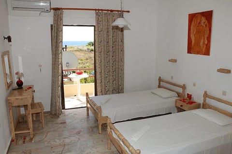 Studio (2 Adults) | Free WiFi, bed sheets