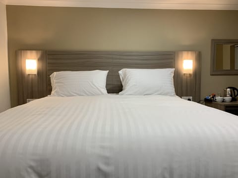 Deluxe Super King | Premium bedding, individually decorated, individually furnished, desk