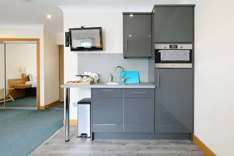 Hypo-allergenic bedding, in-room safe, desk, laptop workspace