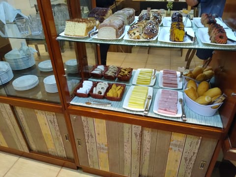 Free daily cooked-to-order breakfast