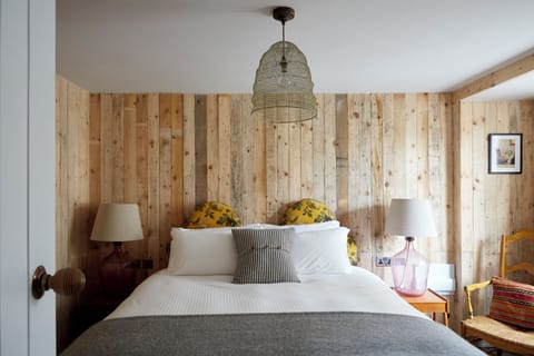 Luxury Cottage, 3 Bedrooms, Fireplace | Egyptian cotton sheets, premium bedding, down comforters, minibar