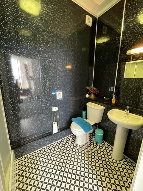 Room 7 - Double En-suite Seaview Room | Individually decorated, individually furnished, laptop workspace