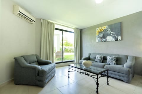 Comfort Room | Garden view