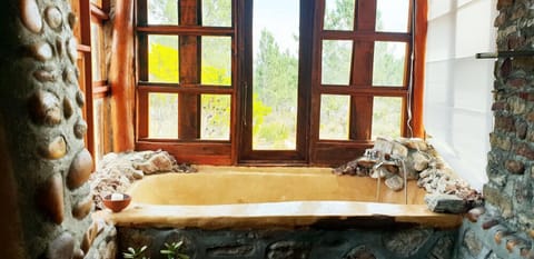 Basic Cabin | Deep soaking bathtub