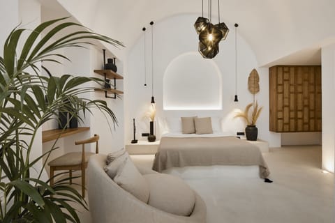 Sunset Suite with Outdoor Heated Private Pool | Hypo-allergenic bedding, in-room safe, individually decorated