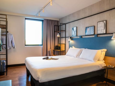 Comfort Room, 1 Double Bed | Desk, soundproofing, iron/ironing board, free cribs/infant beds