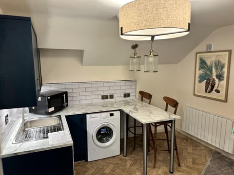 Apartment, Ensuite | Private kitchen | Highchair