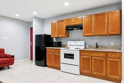 Desk, free WiFi, bed sheets, alarm clocks