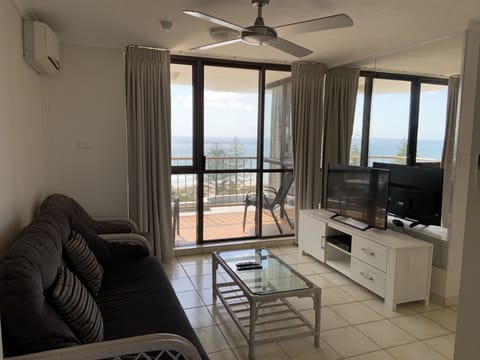 Superior Apartment, 2 Bedrooms, Ocean View, Sea Facing | Television