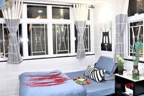 Blackout drapes, free WiFi, bed sheets