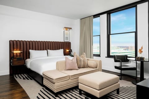 Studio, 1 King Bed, City View | Minibar, in-room safe, individually decorated, individually furnished